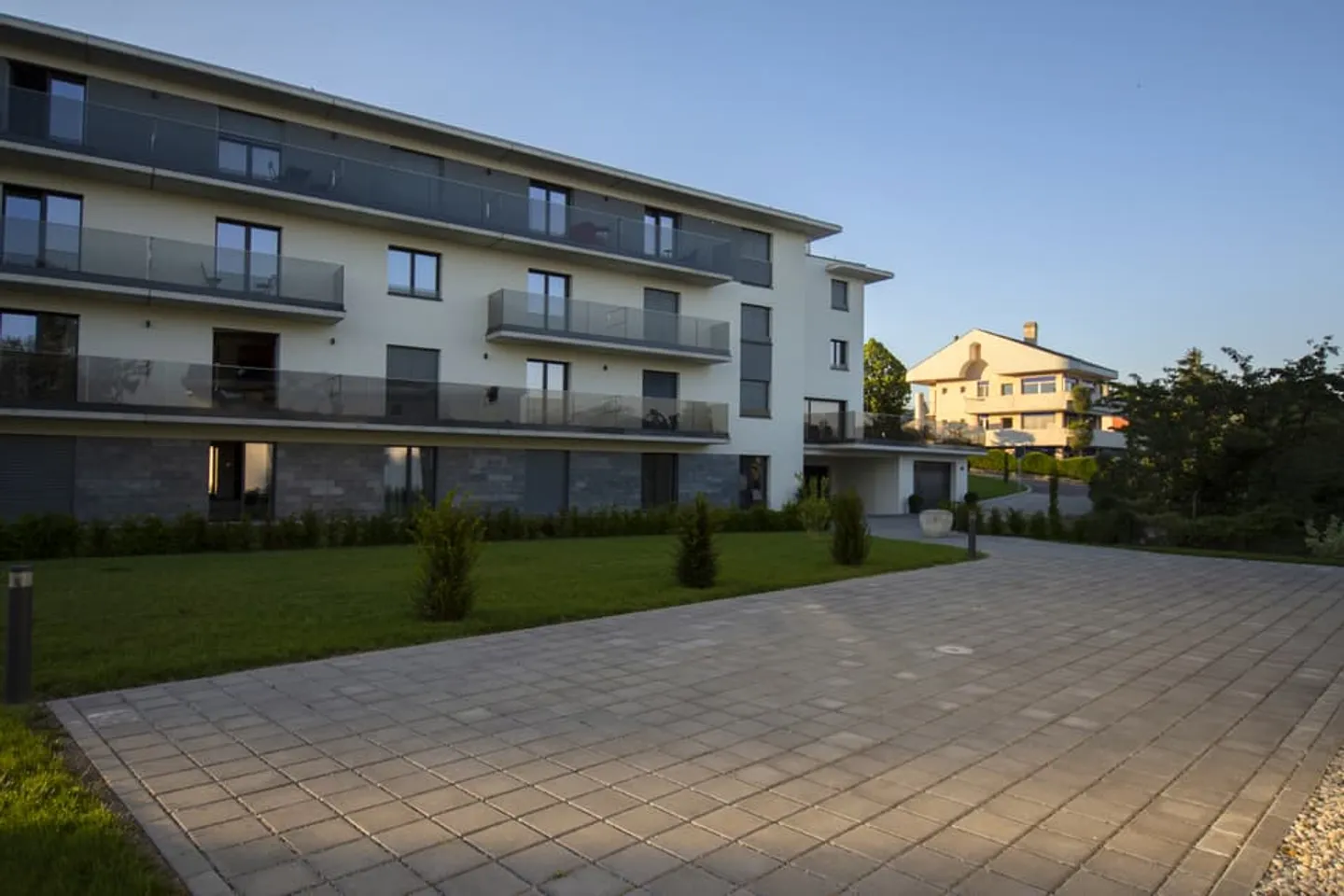 Magnificent 2-room furnished apartment near the lake - Photo 10 of 11