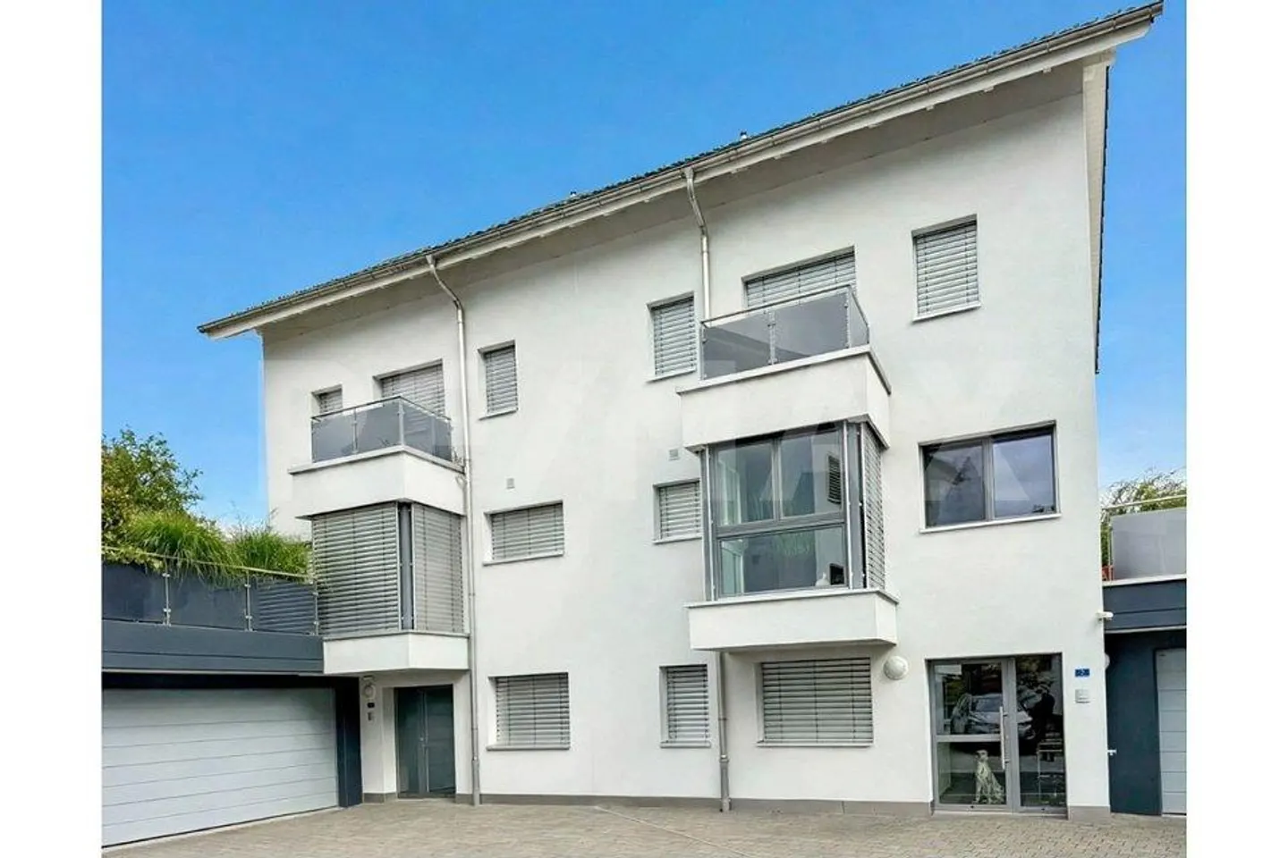 Ampia casa bifamiliare di 5,5 stanze con cucina all'aperto a Reichenburg - Foto 5 di 13