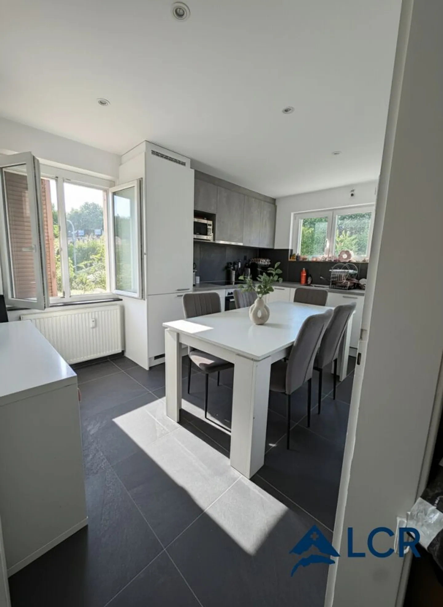 Appartamento con quattro stanze e balcone - Posizione ideale a Neuchâtel - Foto 2 di 8