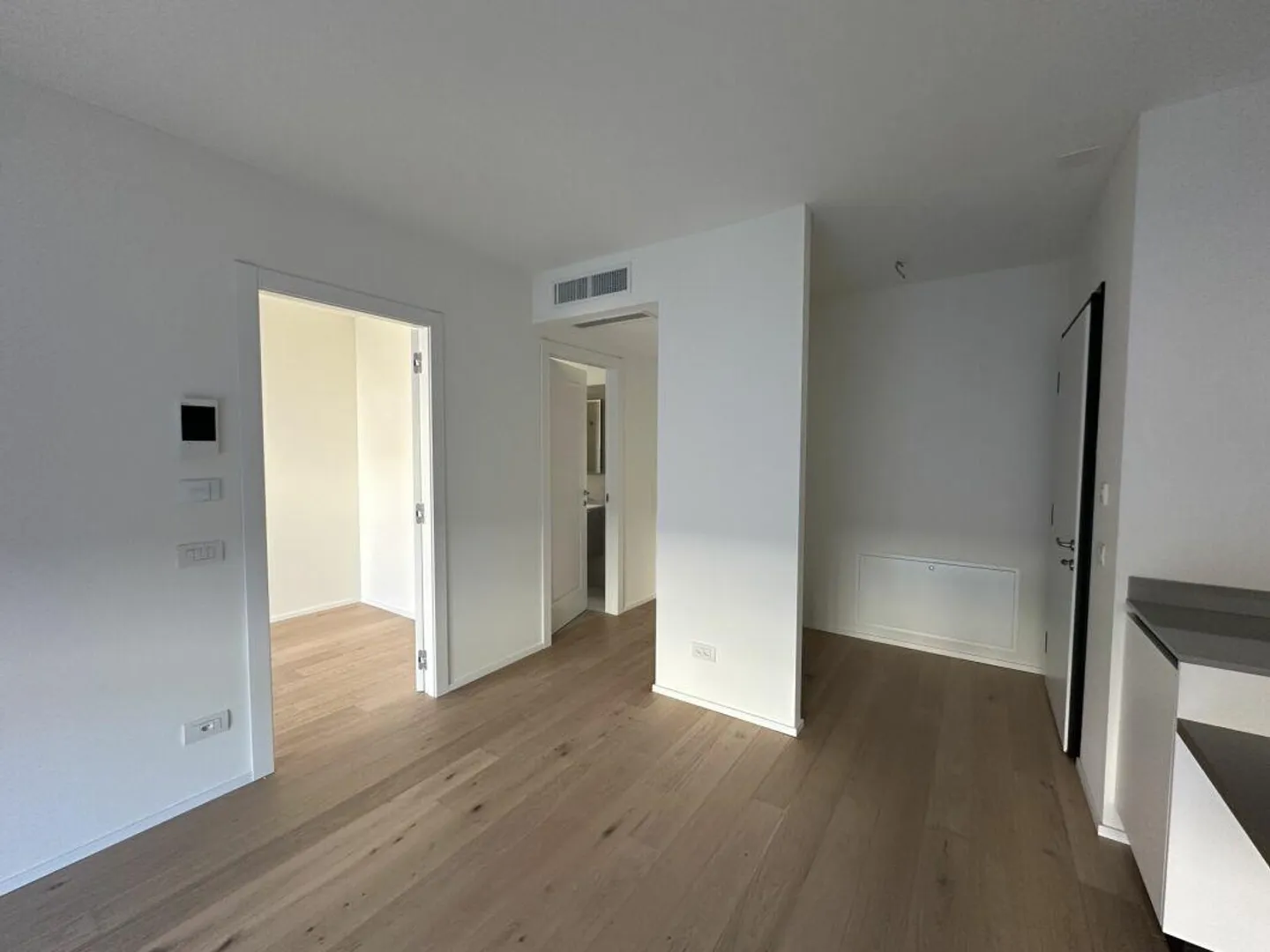 Elegante appartamento con due camere da letto con giardino privato in un nuovo complesso residenziale a Chiasso - Foto 4 di 11