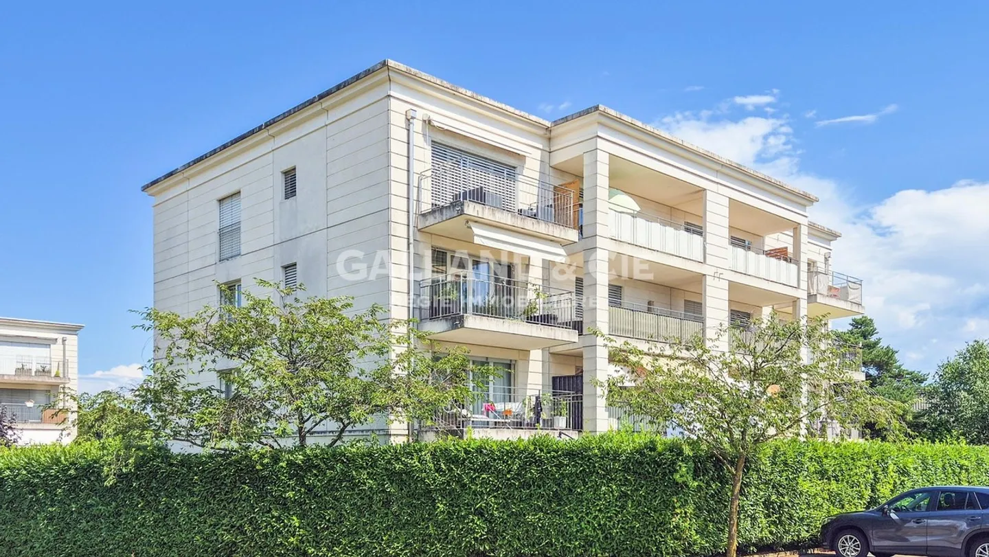 Place de parc extérieure  - Photo 1 sur 3