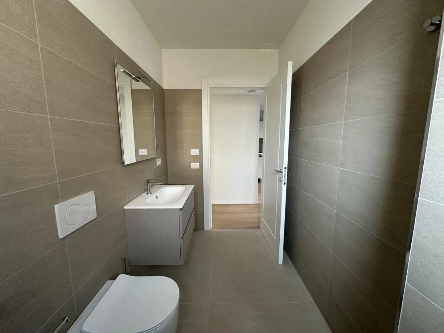 Elegante appartamento con due camere da letto con giardino privato in un nuovo complesso residenziale a Chiasso - Foto 9 di 11