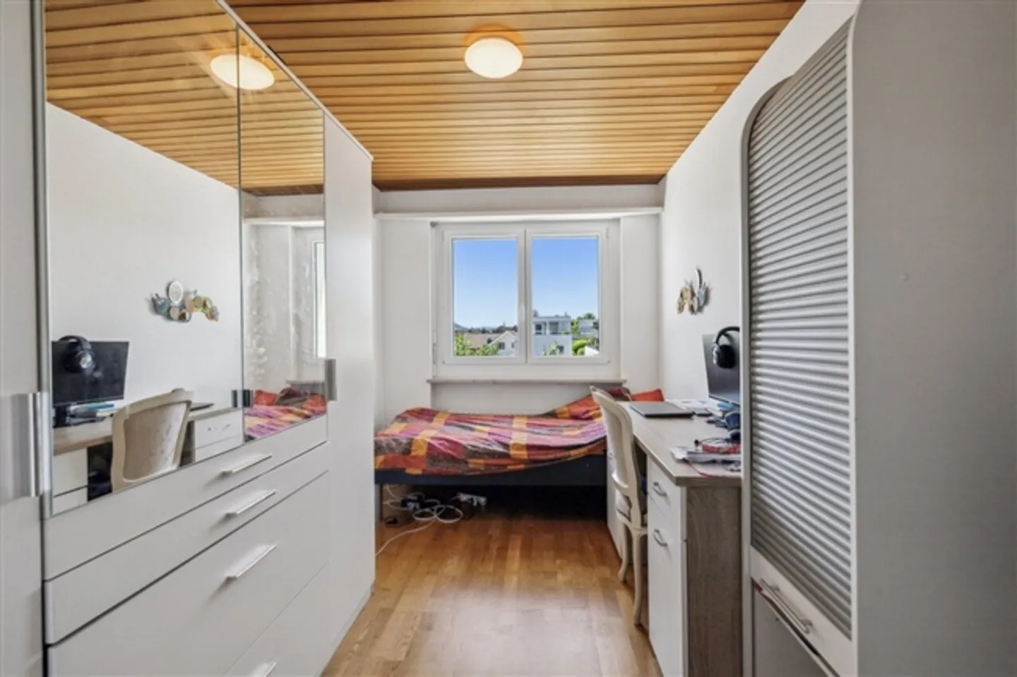 Well-maintained semi-detached single-family house in a quiet location in Therwil - Photo 7 of 11