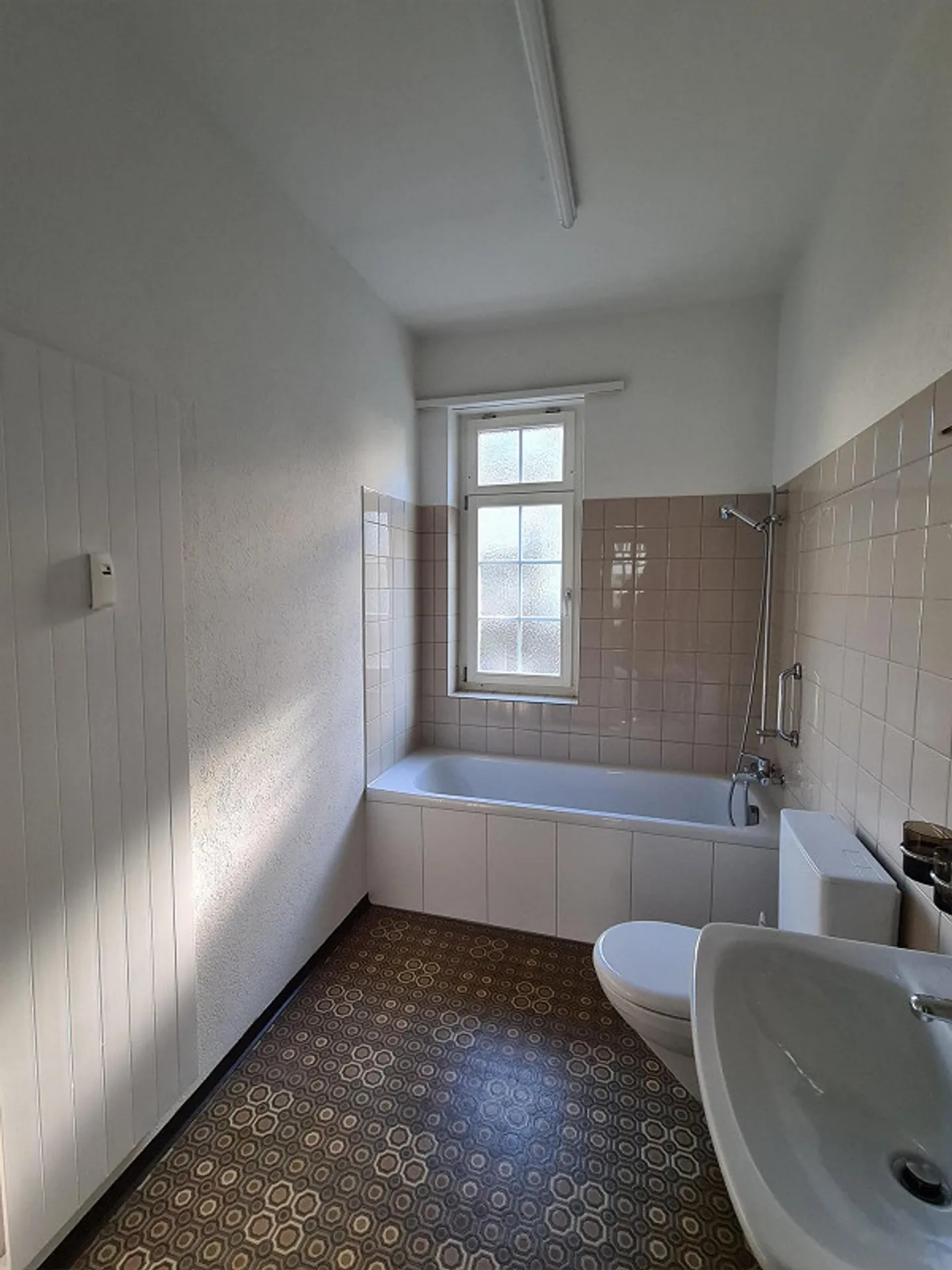 Charming and Renovated City Apartment - Photo 8 of 12