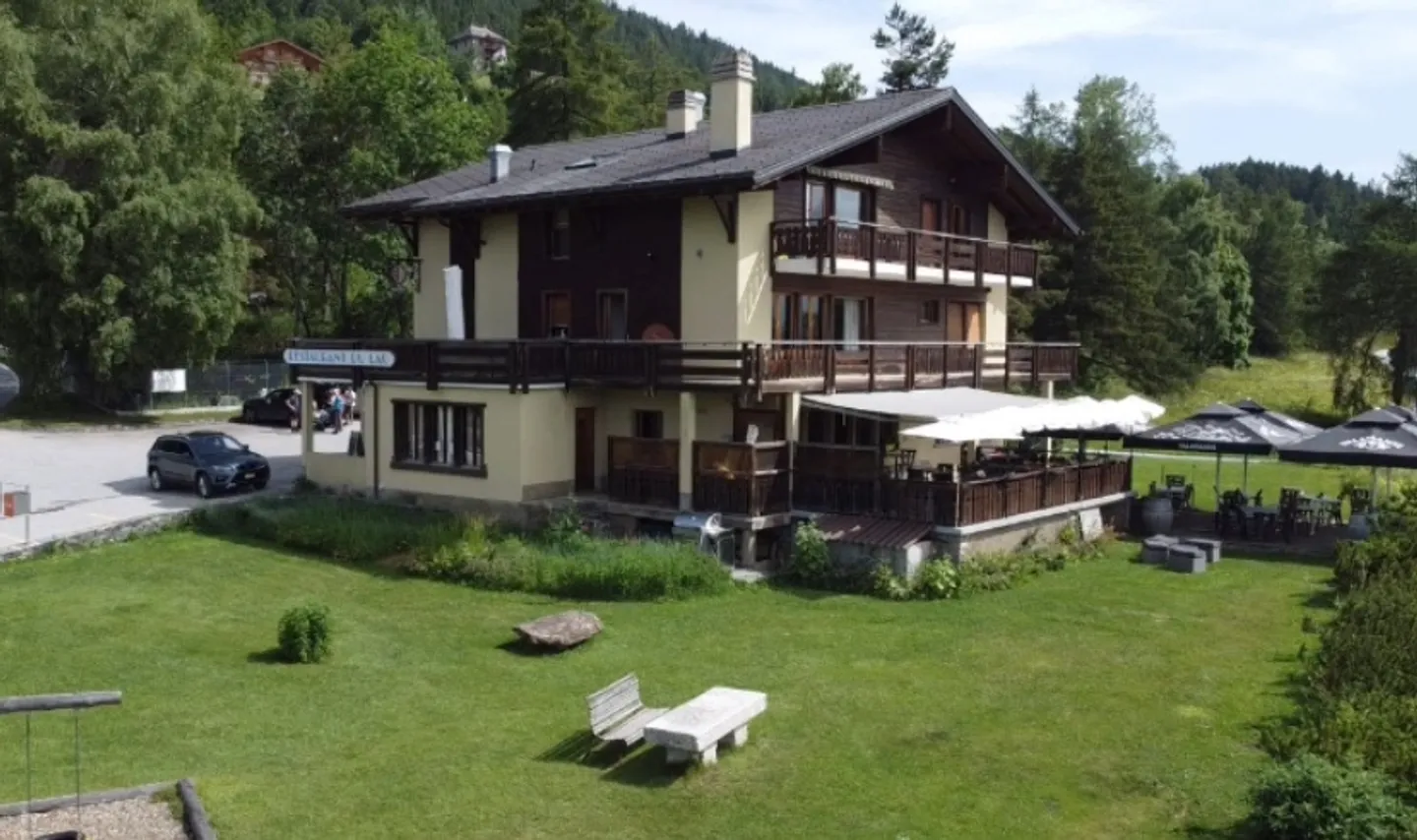 Ensemble Immobilien mit Charakter und Restaurant sowie Appartements - Foto 2 di 11