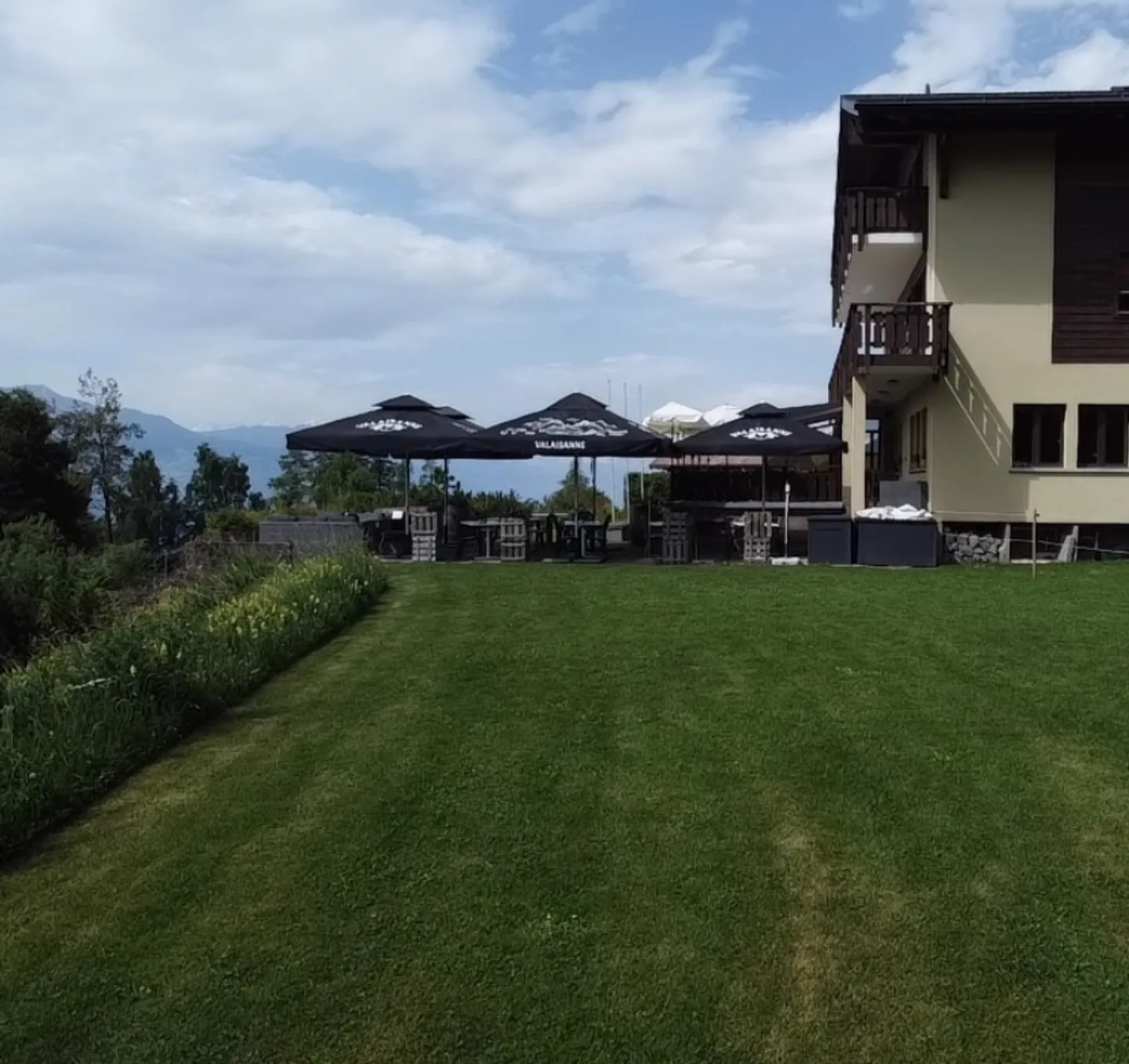 Ensemble Immobilien mit Charakter und Restaurant sowie Appartements - Foto 5 di 11