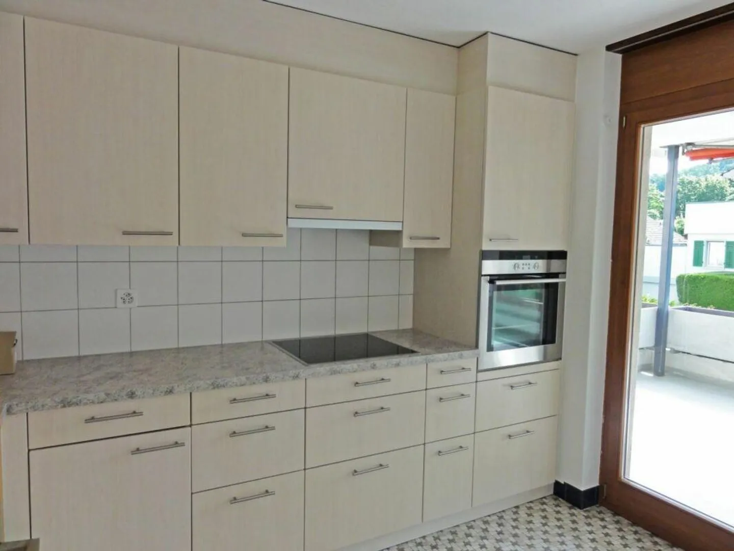 Appartement spacieux et lumineux de 4,5 pièces dans le quartier de Zelgli - Photo 2 sur 8