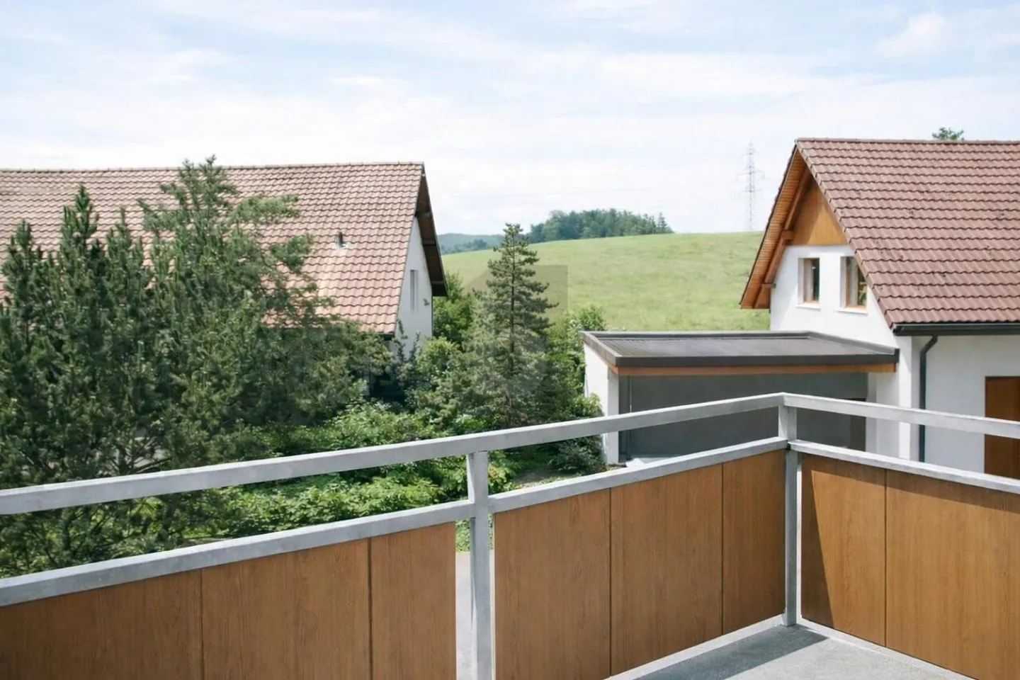 KOMPTAKT, KOMFORTABEL UND MIT WEITSICHT - Foto 1 di 6