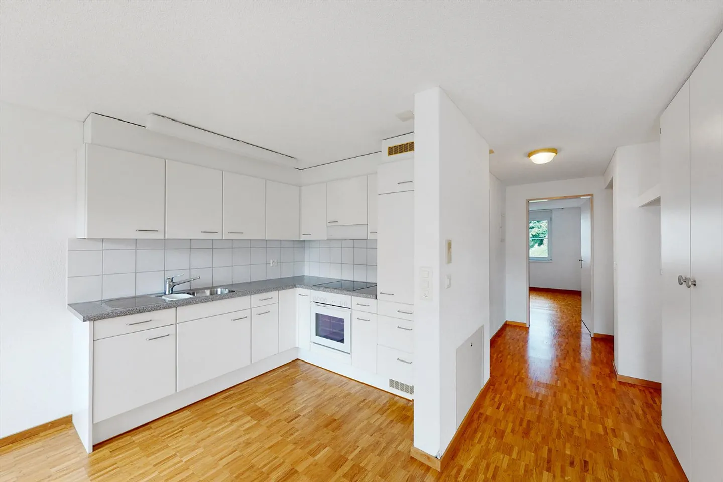 Sunny and quiet apartment with terrace - Photo 2 of 5