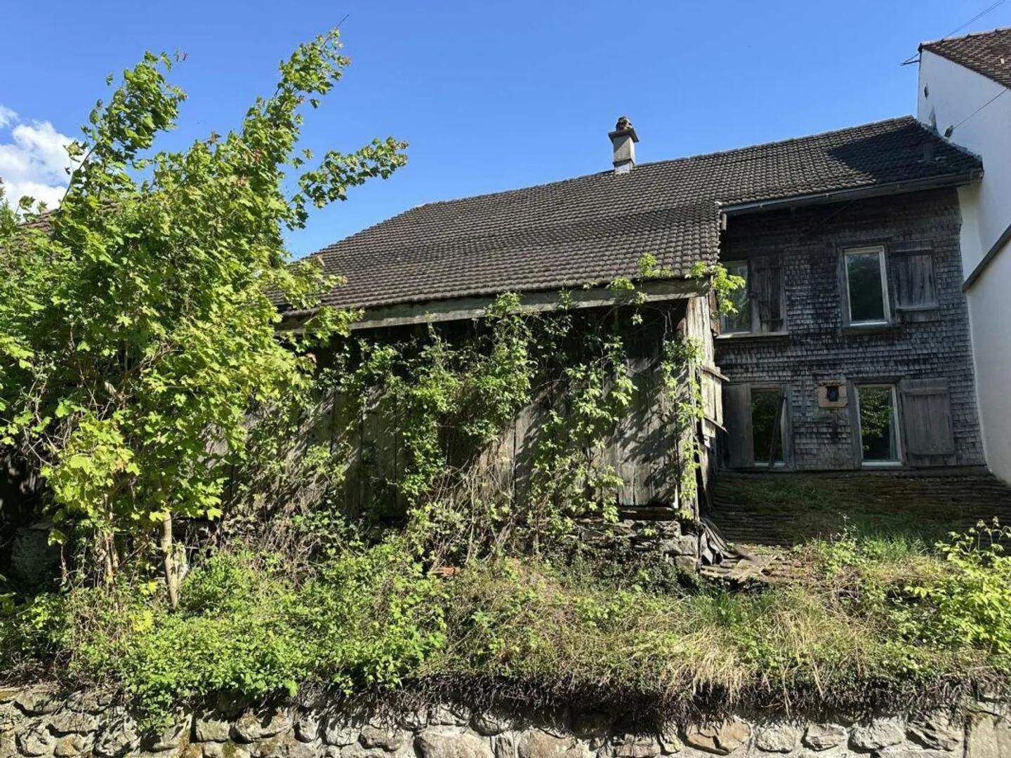 Ancienne maison résidentielle dans un emplacement central - propriété idéale pour les bricoleurs - Photo 4 sur 7