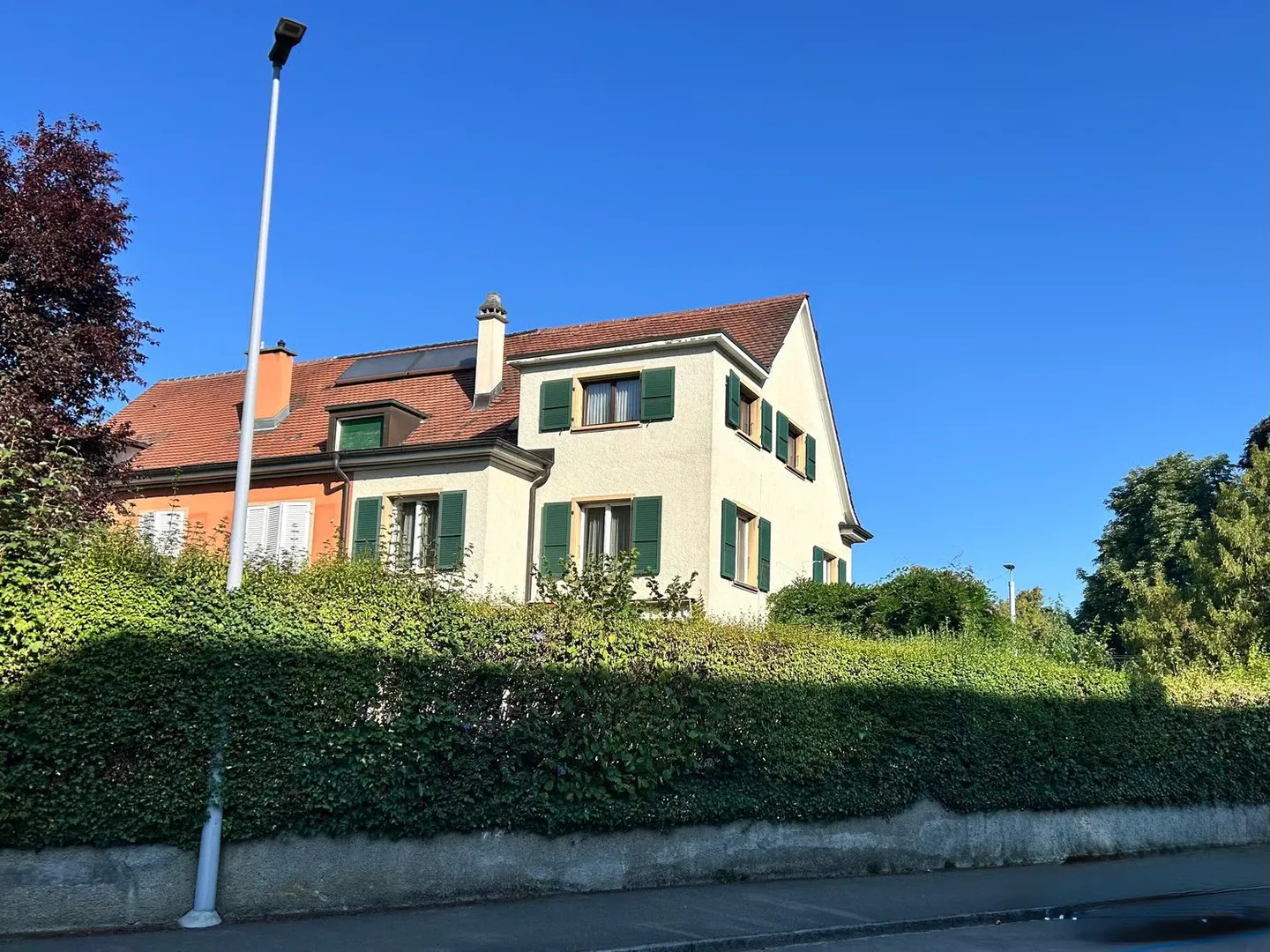 Maison individuelle de 6,5 pièces près de l'arrêt de tram Burgstrasse à Riehen - Photo 3 sur 22
