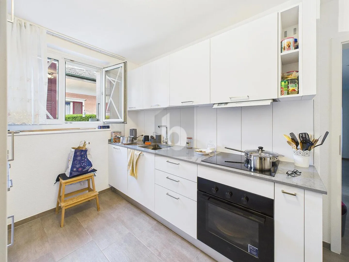 BON RENDEMENT DANS UN EMPLACEMENT CENTRAL - Photo 5 sur 6