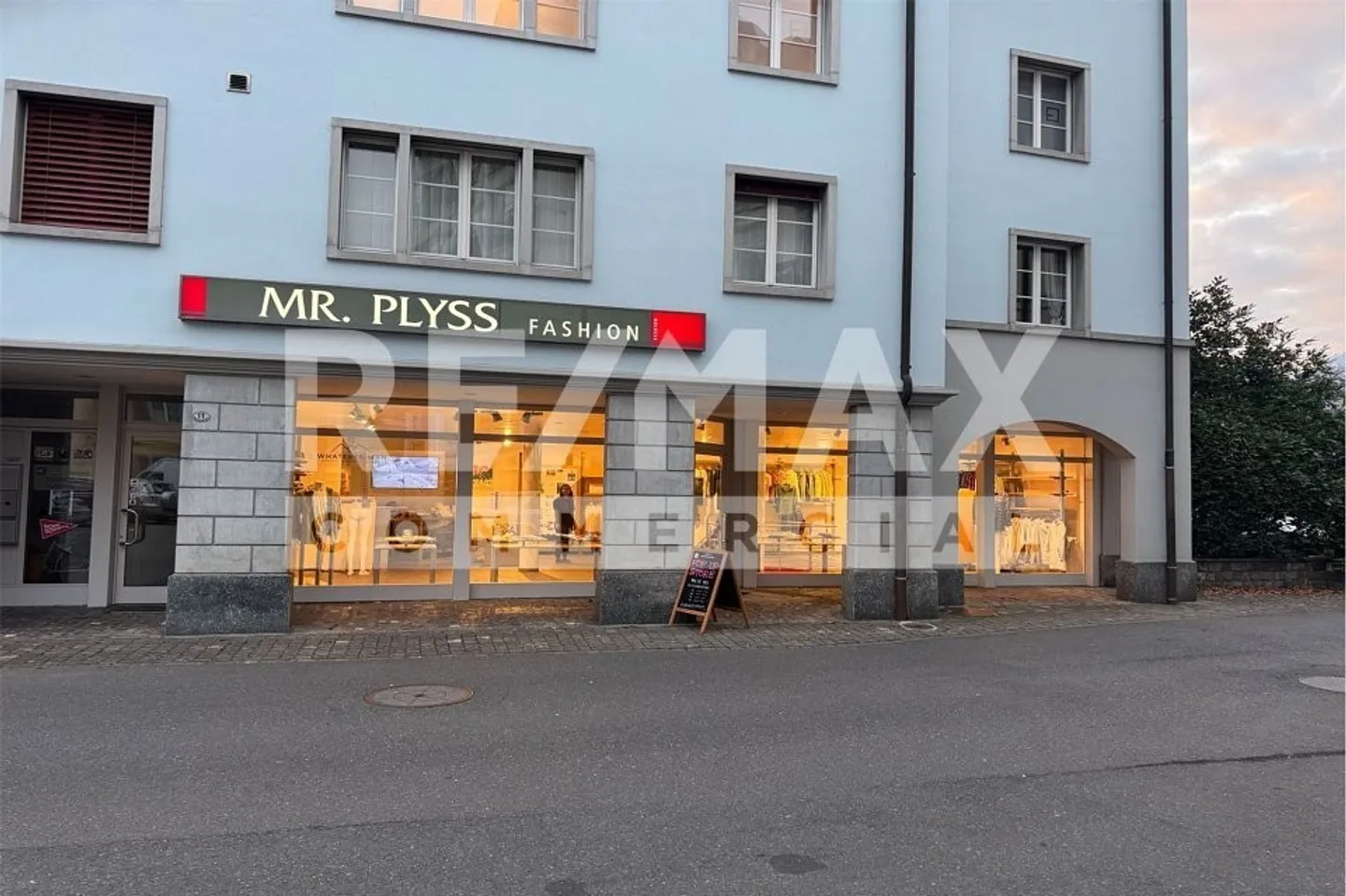 Spazio commerciale spazioso e famoso nella migliore e centrale posizione a Brunnen SZ - Foto 6 di 13