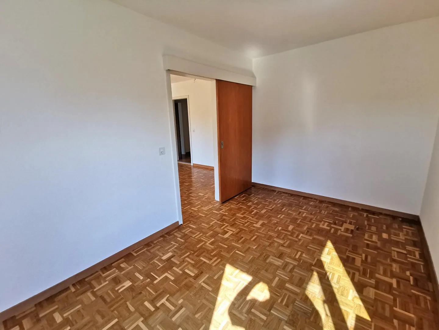 Appartamento luminoso e recentemente ristrutturato con quattro stanze - Foto 13 di 25