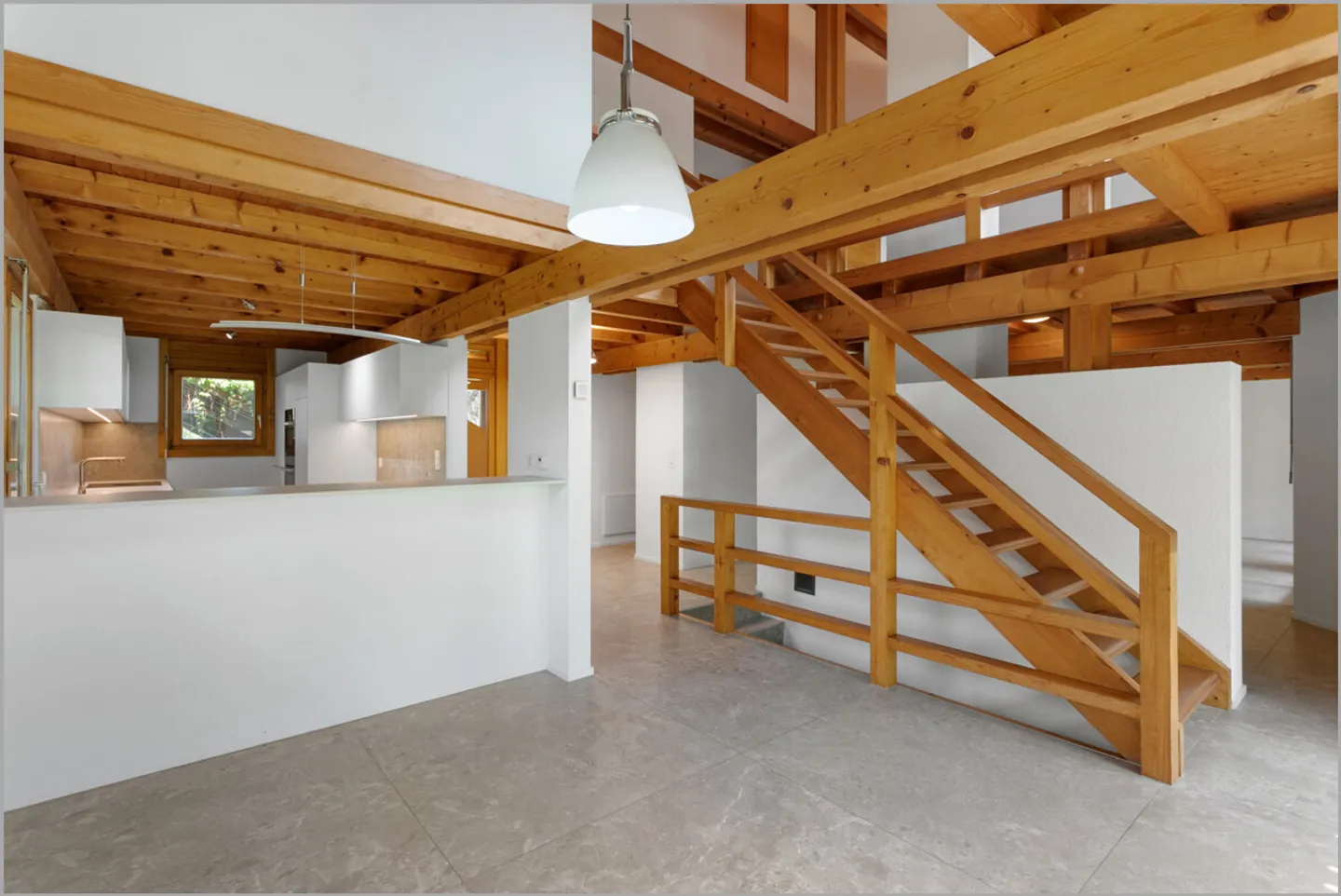 Maison familiale en chalet - Photo 4 sur 12