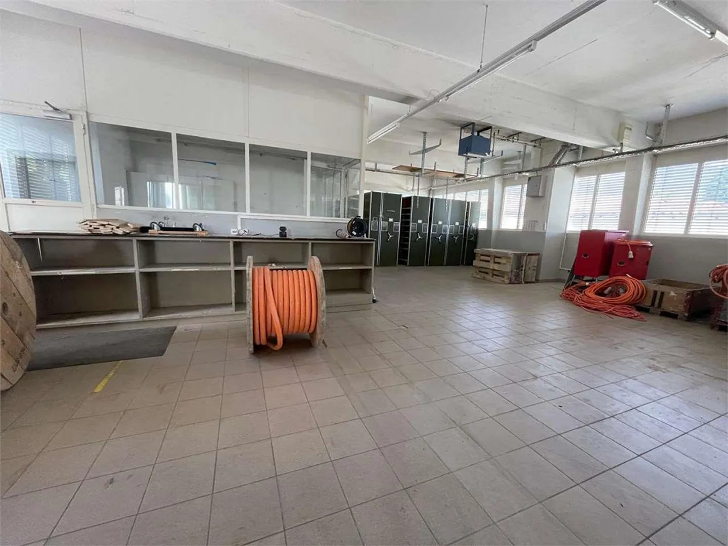 Proponiamo spazio commerciale, divisibile in PPP - Foto 1 di 13