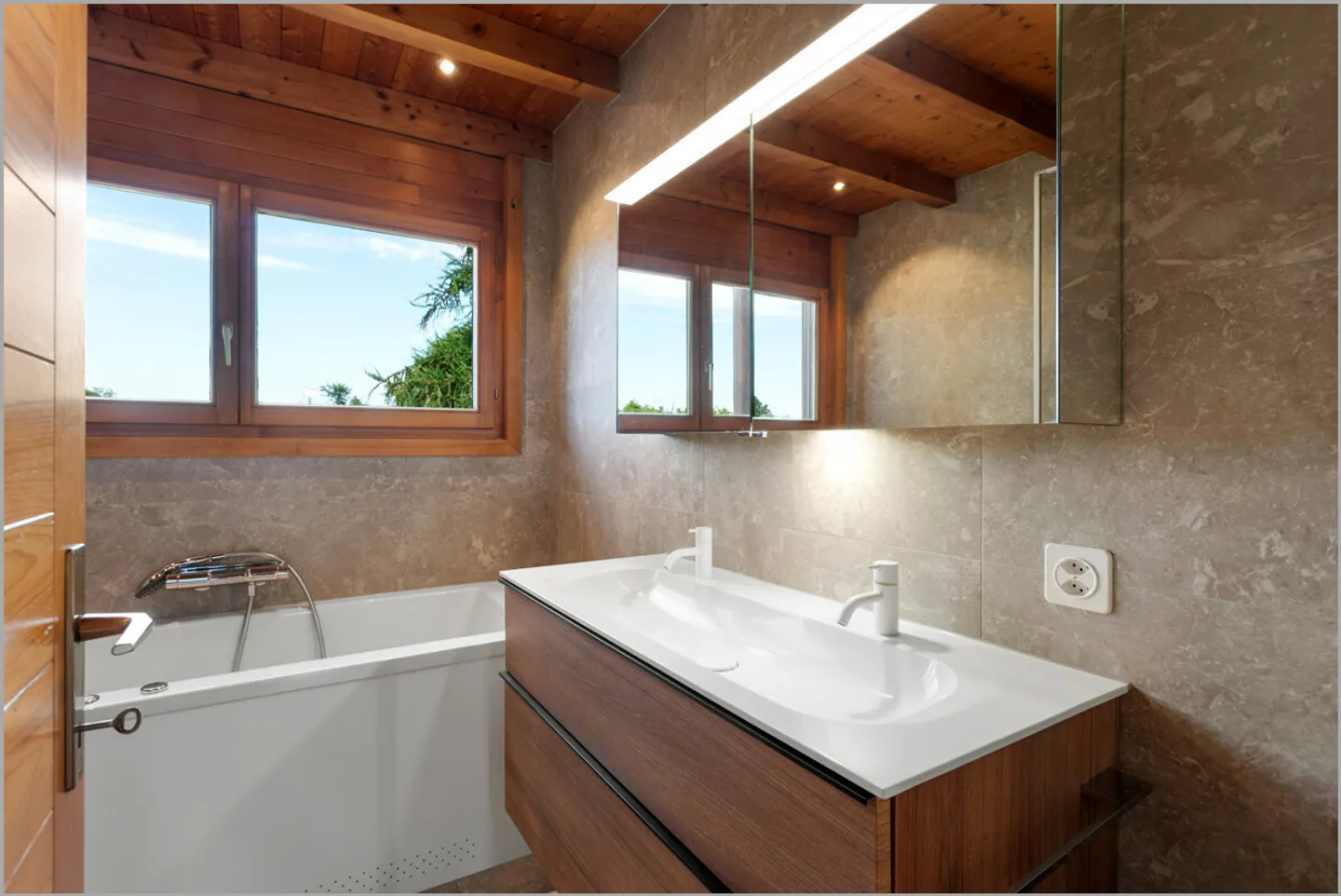Maison familiale en chalet - Photo 6 sur 12