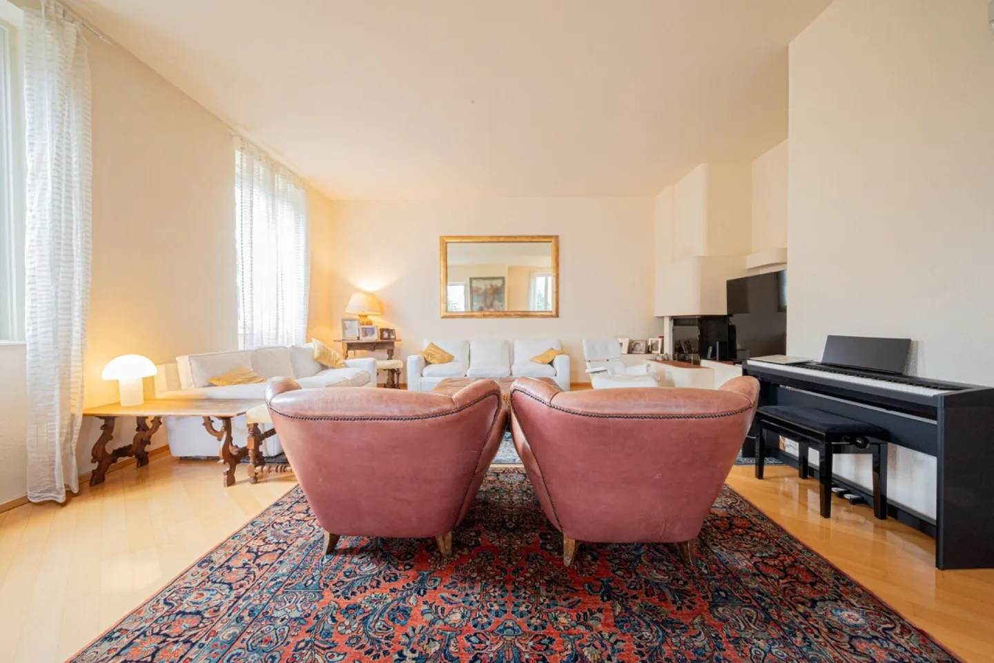 Elegante Wohnung mit Seeblick in einer stilvollen historischen Villa - Foto 2 von 12