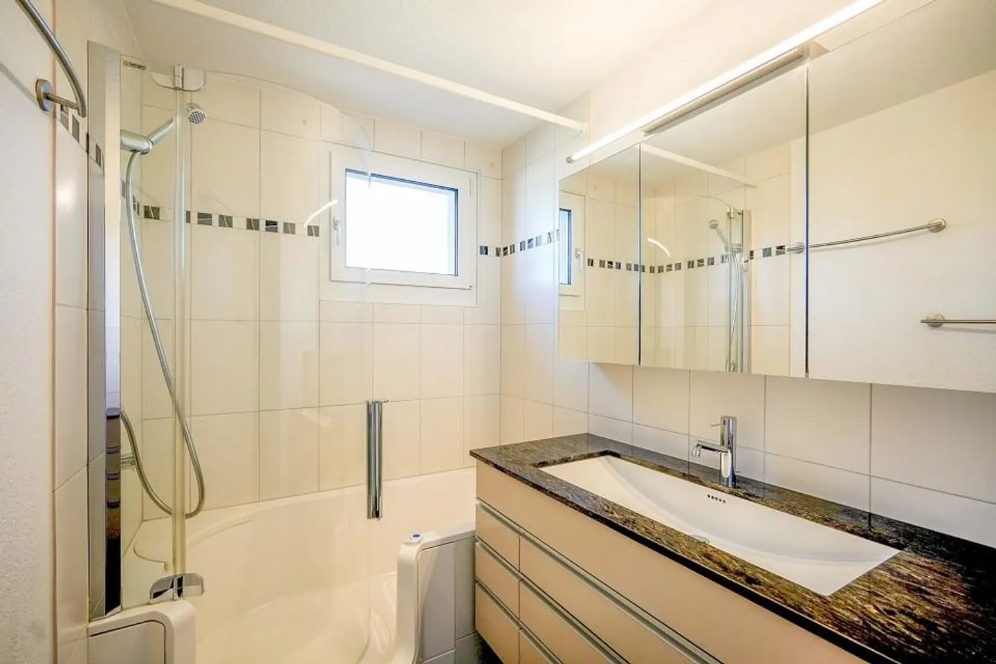 Fast wie im Einfamilienhaus: Gut unterhaltene 5.5-Zimmer-Maisonette... - Foto 4 von 13