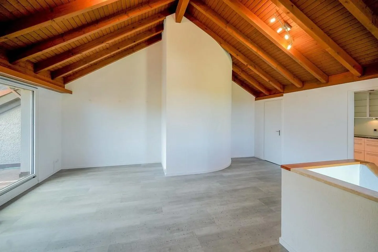 Fast wie im Einfamilienhaus: Gut unterhaltene 5.5-Zimmer-Maisonette... - Foto 6 von 13