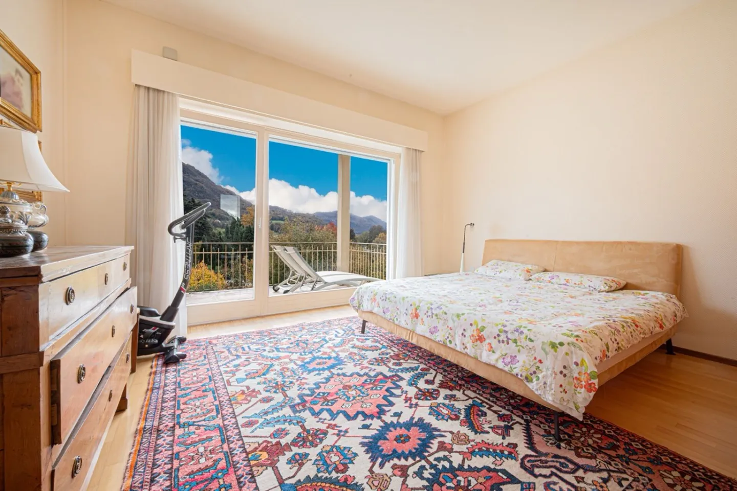 Elegante Wohnung mit Seeblick in einer stilvollen historischen Villa - Foto 6 von 12