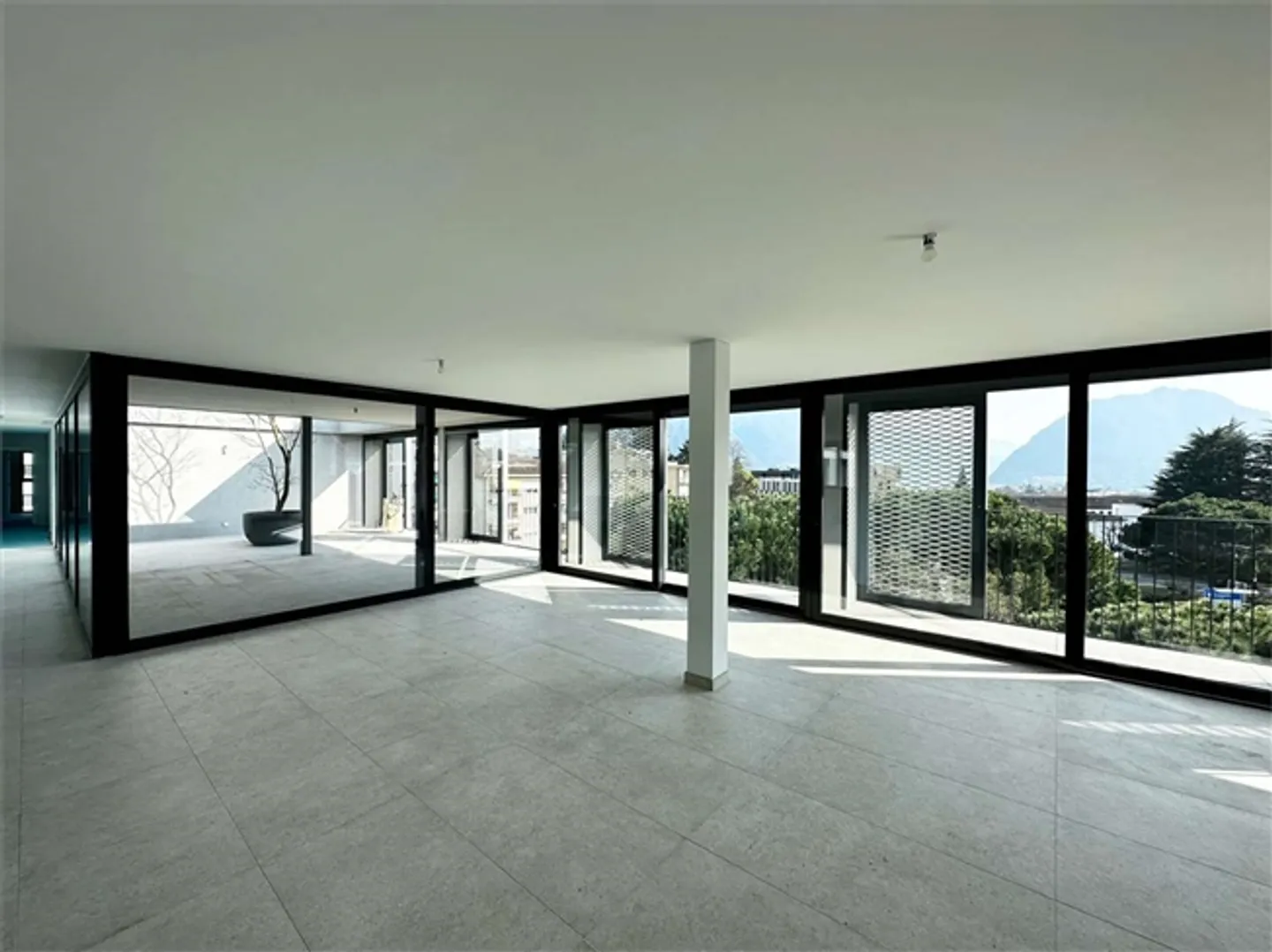 Beautiful Panorama Penthouse with Terrace - Photo 10 of 20