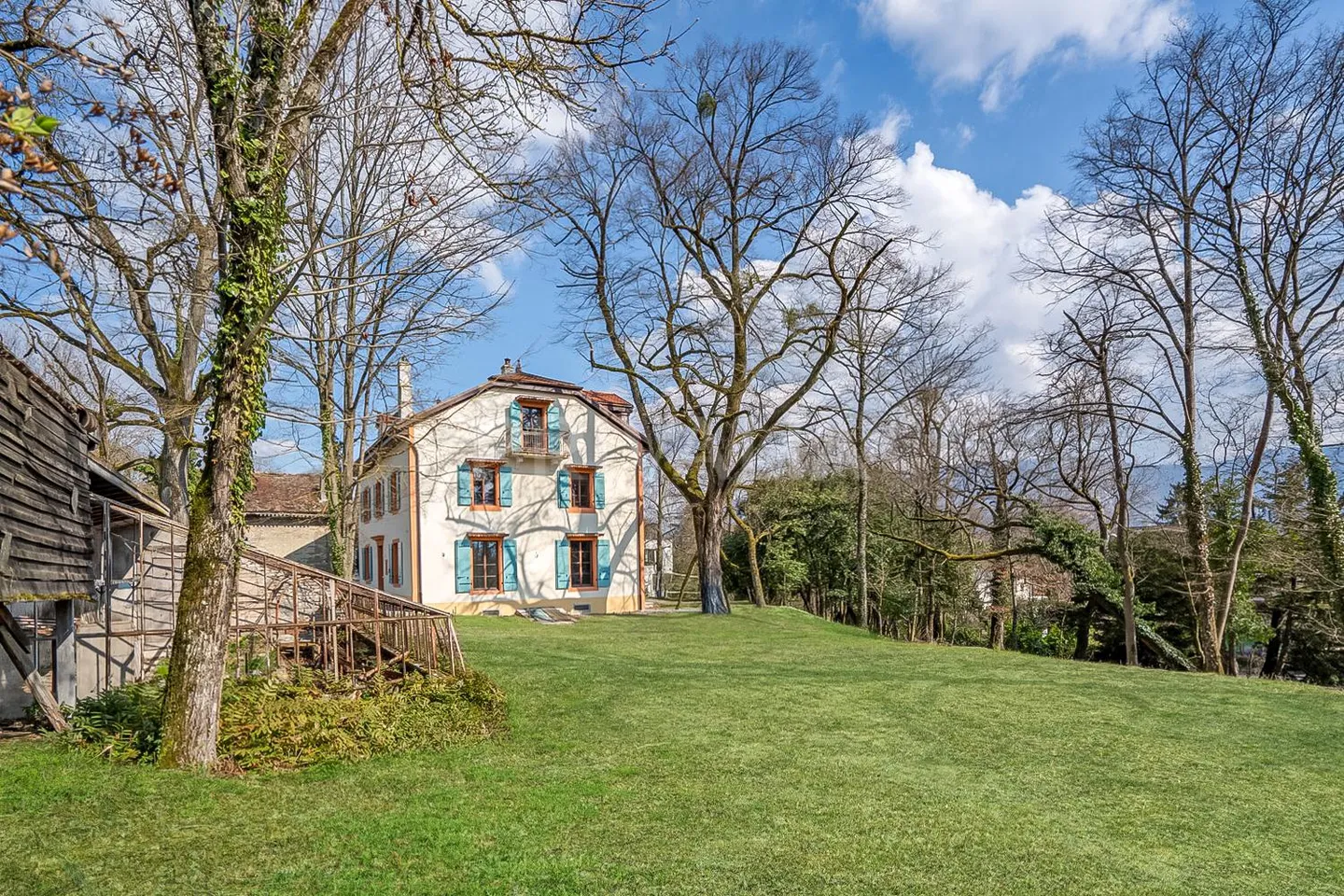 Prächtiges Herrenhaus des 19. Jahrhunderts - Foto 1 von 5