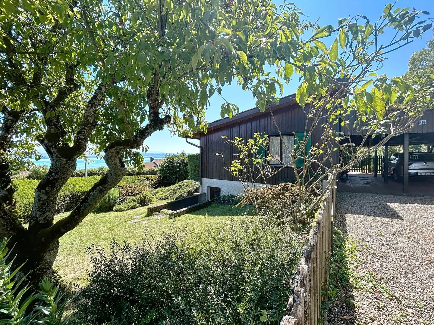 Chalet avec vue dégagée sur le lac et les alpes - Photo 6 sur 13