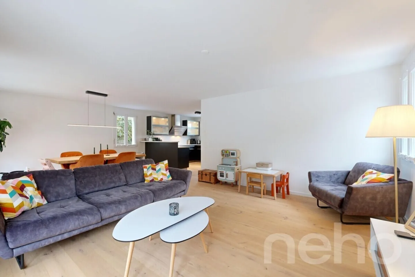 Modernes Familienhaus mit Garten - Foto 4 von 12