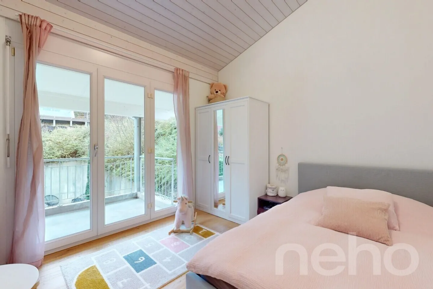 Modernes Familienhaus mit Garten - Foto 7 von 12