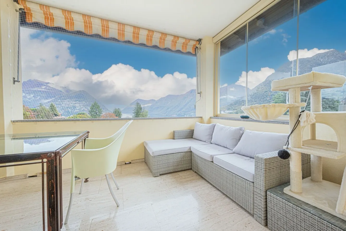 Elegante Wohnung mit Seeblick in einer stilvollen historischen Villa - Foto 10 von 12