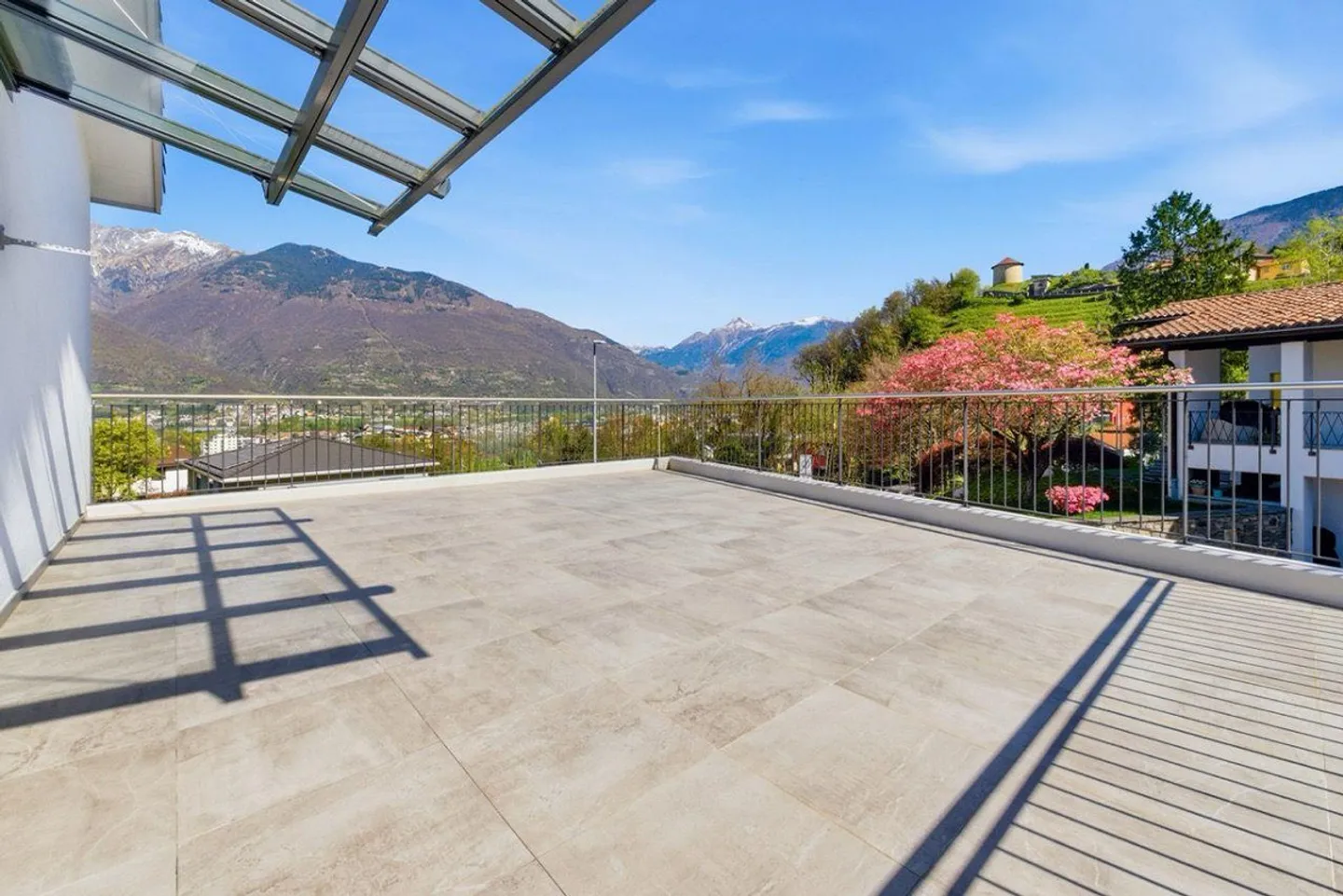 Duplex Elegante con Vista Panoramica - Foto 13 di 15