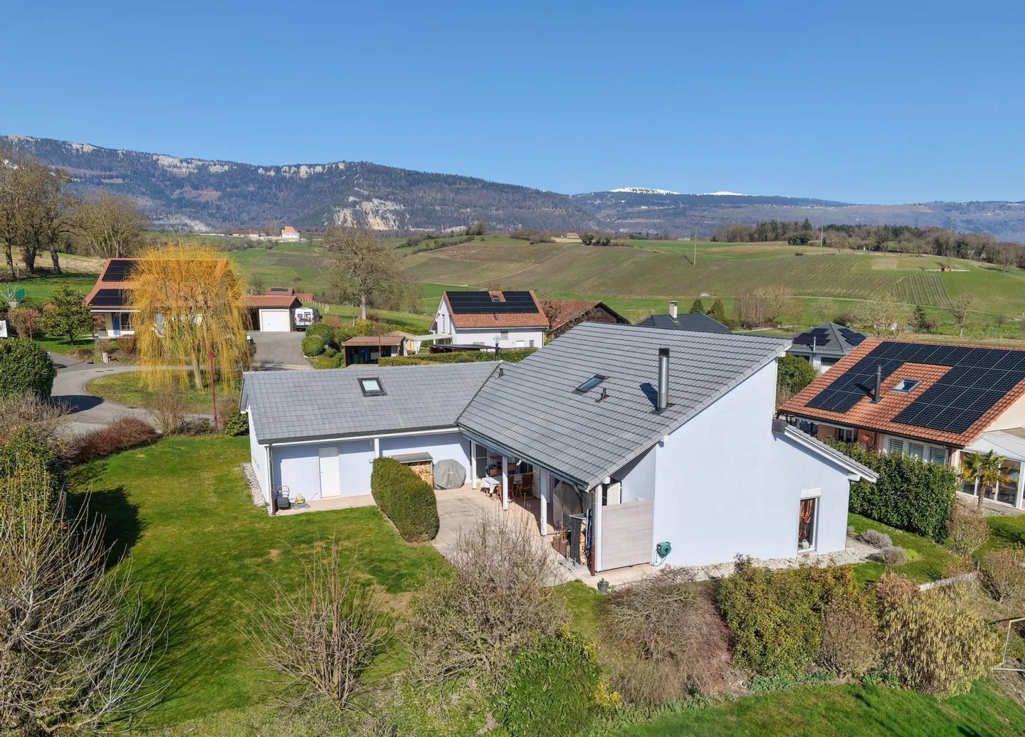 Charming Family Villa in Mathod - Photo 4 of 13