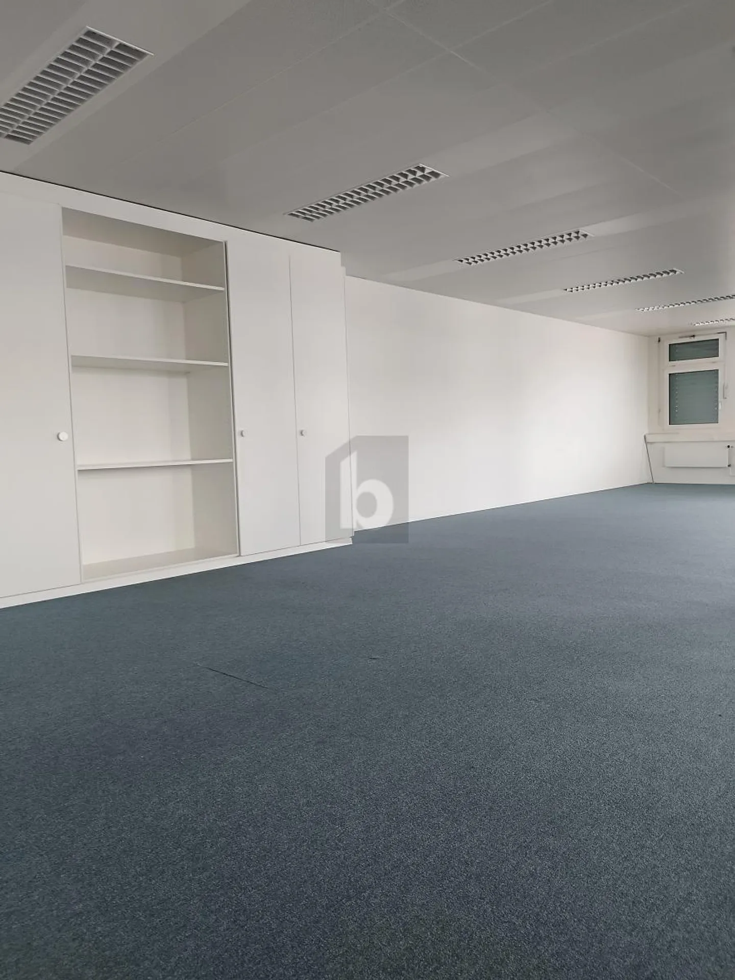 WELL LOCATED AND SPACIOUS - Photo 2 of 6