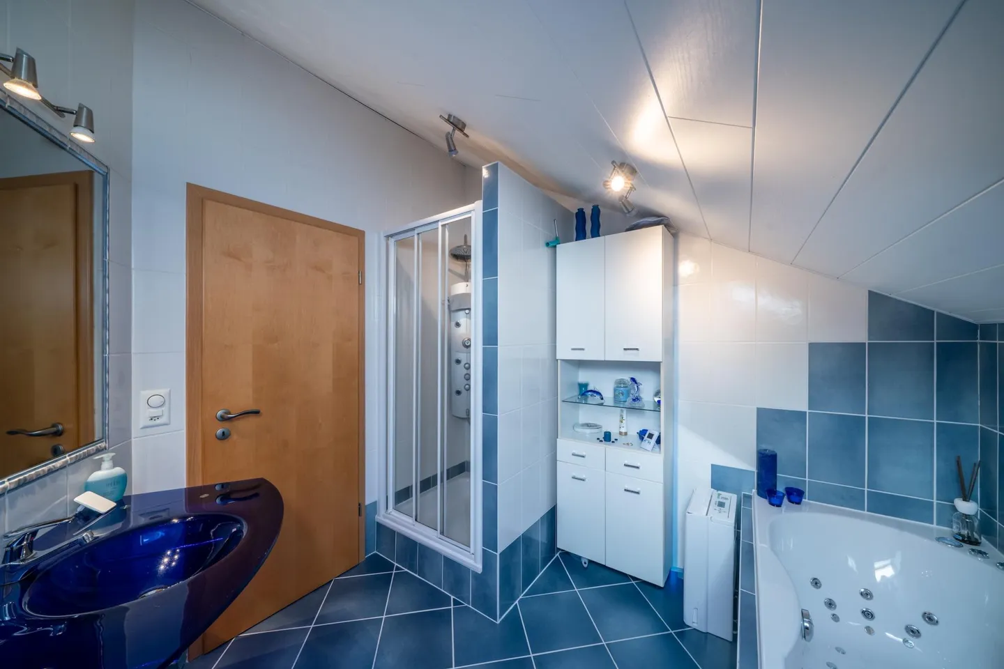 Charming Family Villa in Mathod - Photo 11 of 13