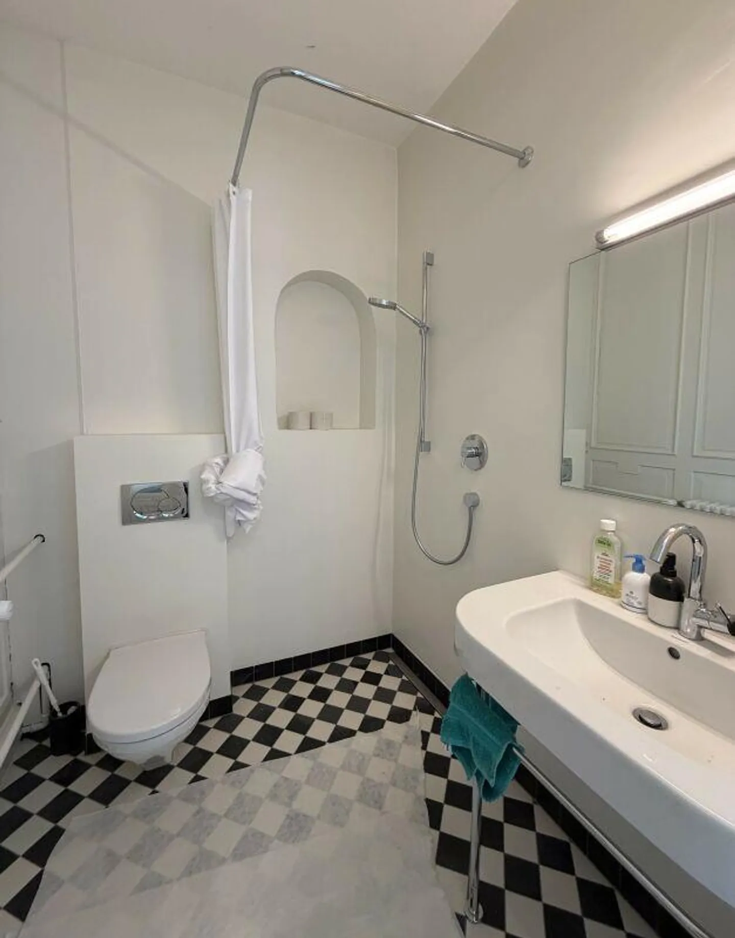 Spazio ufficio con carattere storico nel cuore di Sciaffusa - Foto 7 di 9