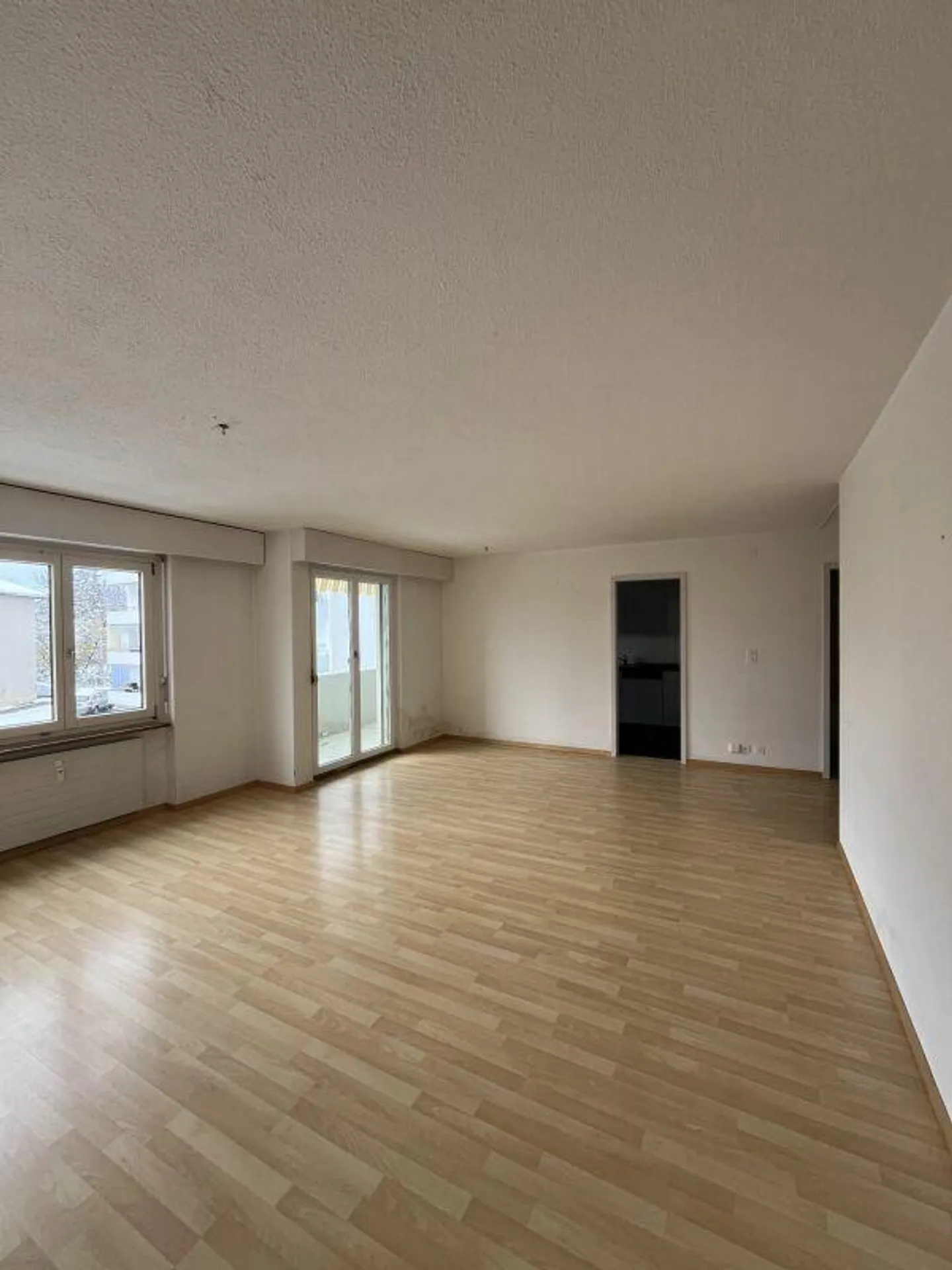 Appartamento conveniente con balcone in una buona posizione - Foto 5 di 8
