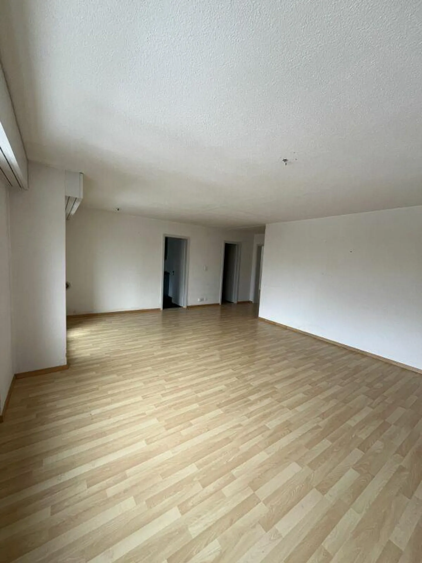 Appartamento conveniente con balcone in una buona posizione - Foto 6 di 8