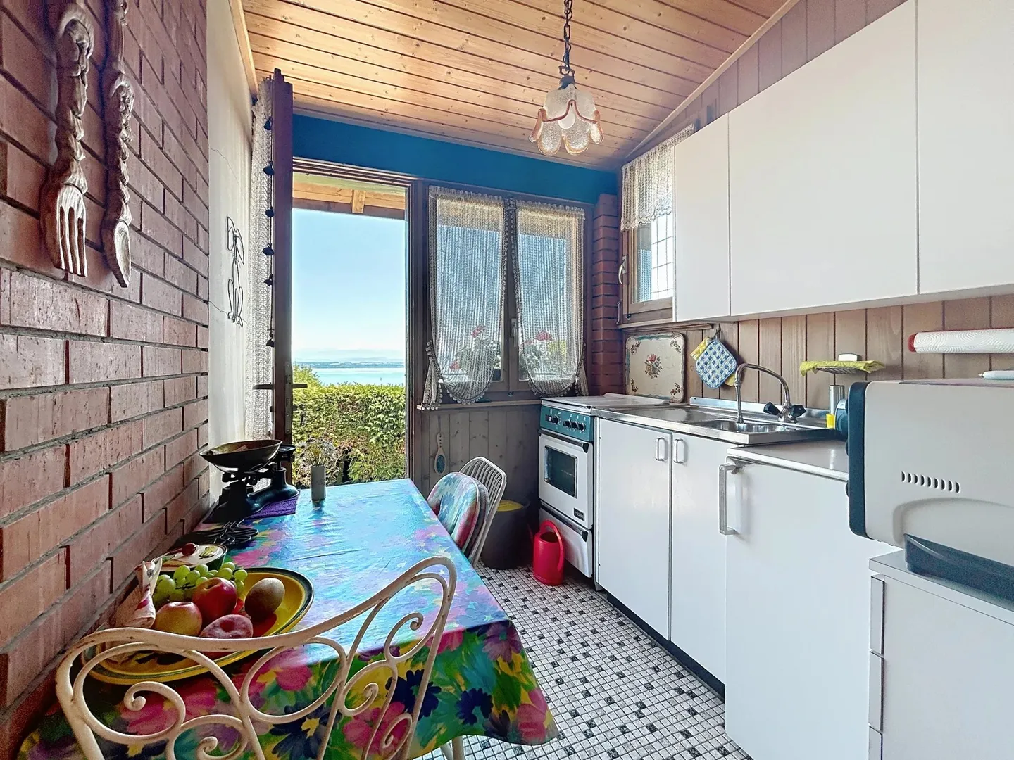 Chalet avec vue dégagée sur le lac et les alpes - Photo 13 sur 13