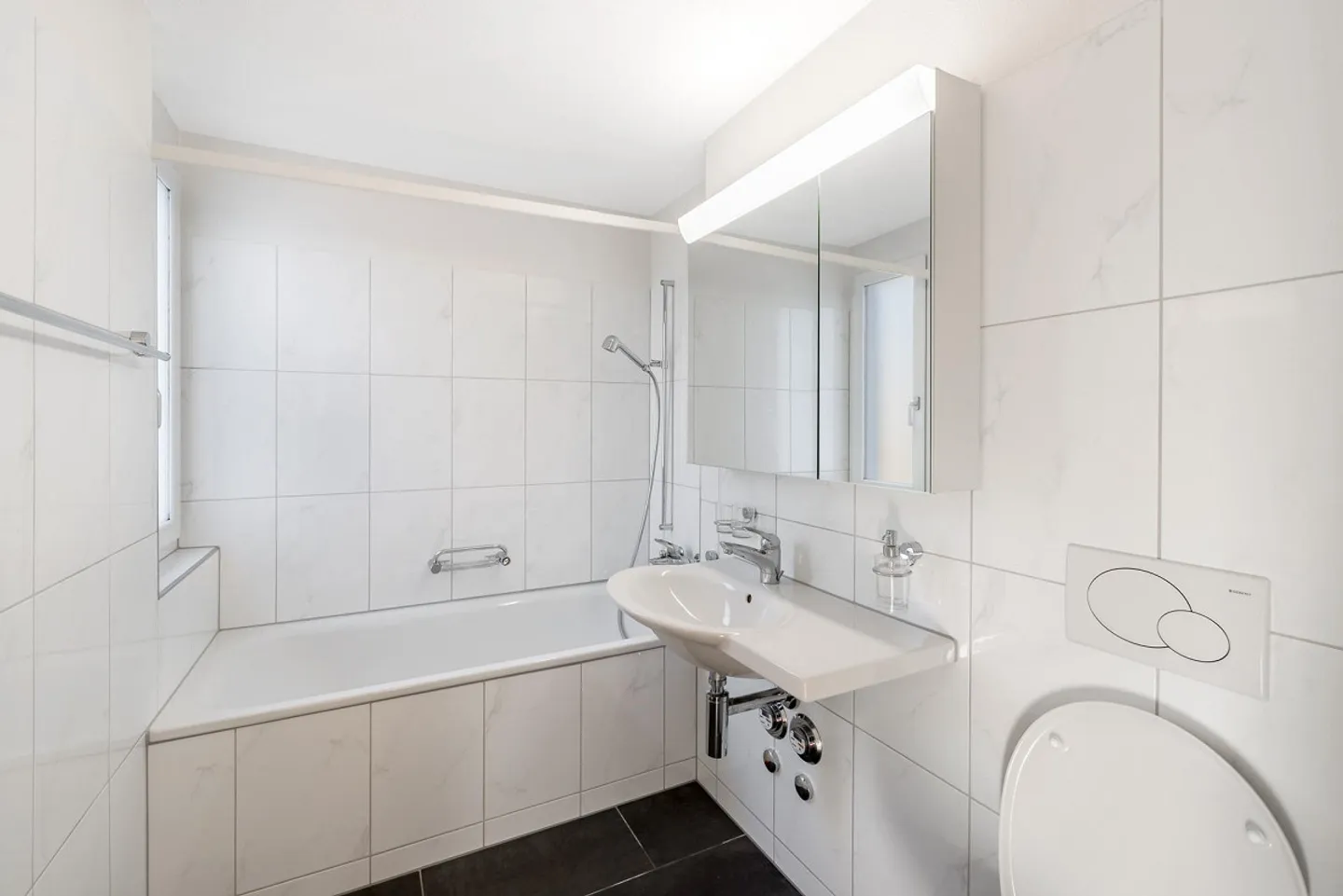 Great Family Apartment in a Quiet Location! - Photo 10 of 11