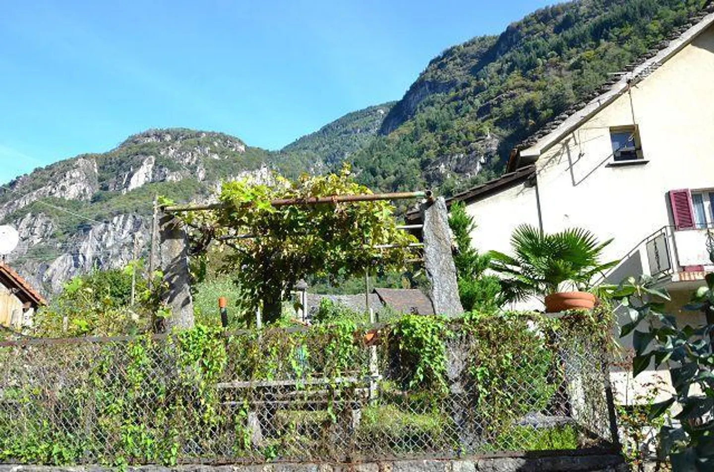 Grande maison tessinoise à rénover sur 3 étages avec annexe, centrale... - Photo 21 sur 38