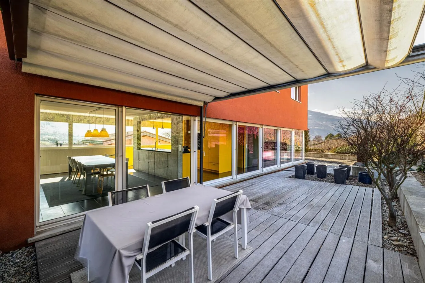 VILLA CONTEMPORANEA ELEVATA 7 CAMERE ½ DI 215 M2 NEL CUORE DEI VIGNETI A NOËS (SIERRE) - Foto 1 di 13