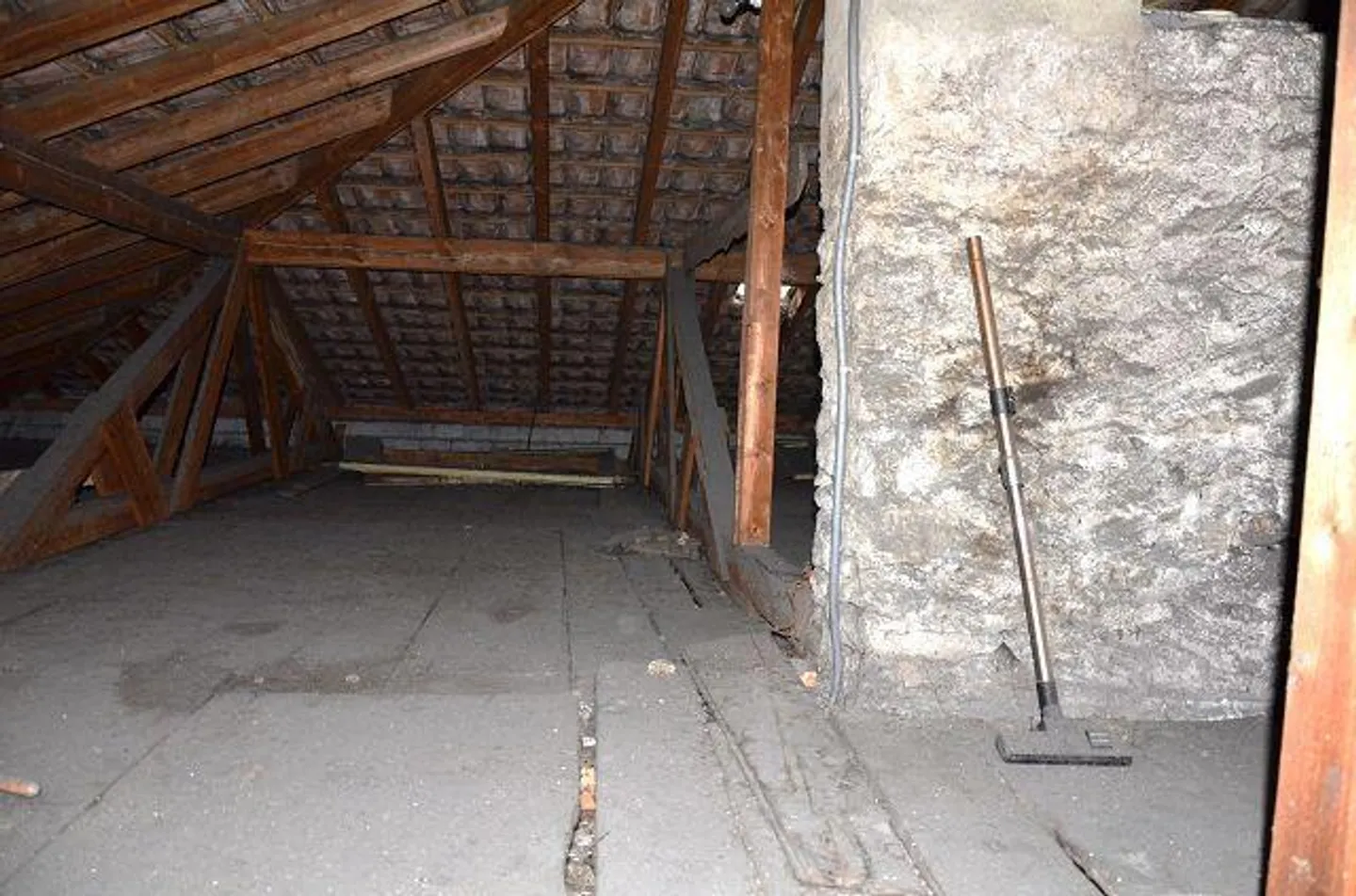 Grande maison tessinoise à rénover sur 3 étages avec annexe, centrale... - Photo 19 sur 38