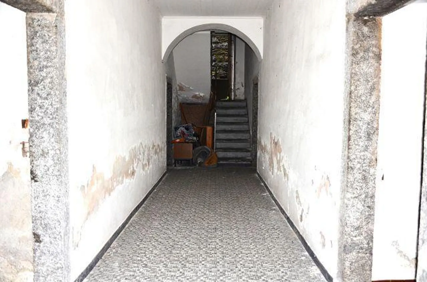 Grande maison tessinoise à rénover sur 3 étages avec annexe, centrale... - Photo 23 sur 38