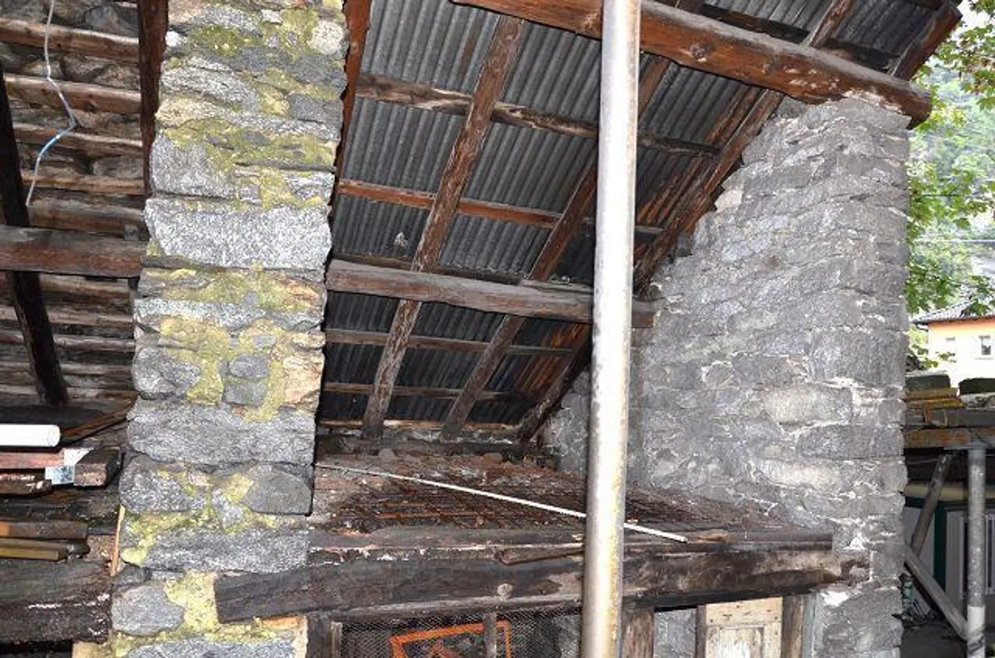 Grande maison tessinoise à rénover sur 3 étages avec annexe, centrale... - Photo 33 sur 38
