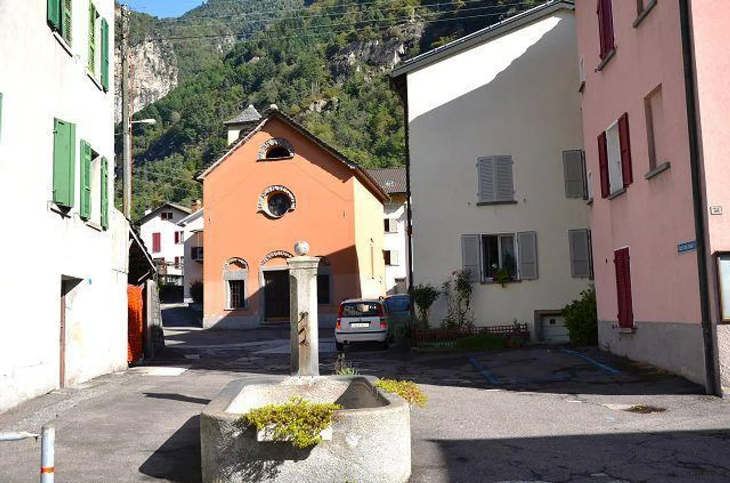 Grande maison tessinoise à rénover sur 3 étages avec annexe, centrale... - Photo 34 sur 38