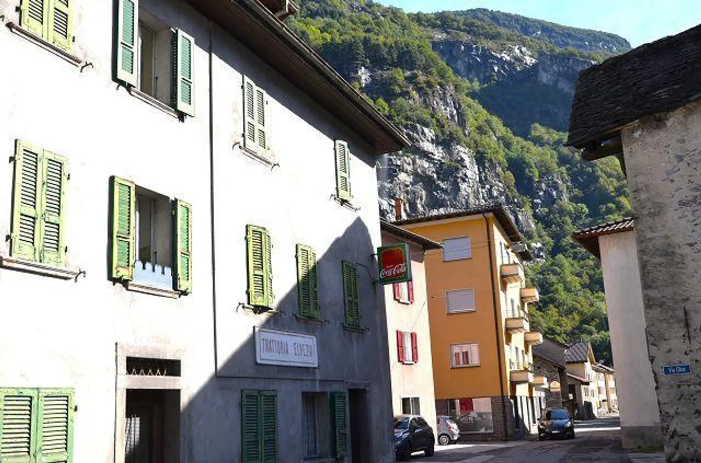Grande maison tessinoise à rénover sur 3 étages avec annexe, centrale... - Photo 36 sur 38
