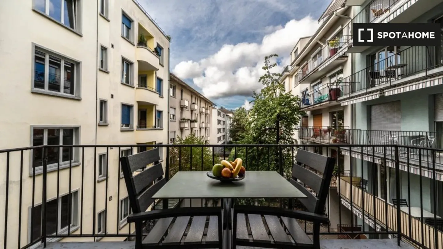 Charming Apartment - Photo 8 of 10