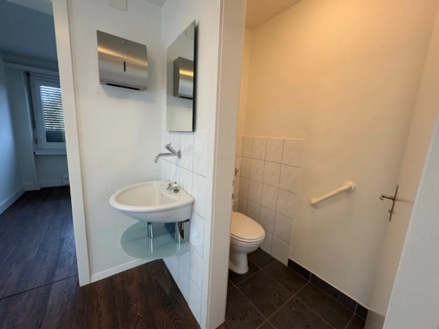 Office-Practice Space Directly at the Train Station! - Photo 8 of 10