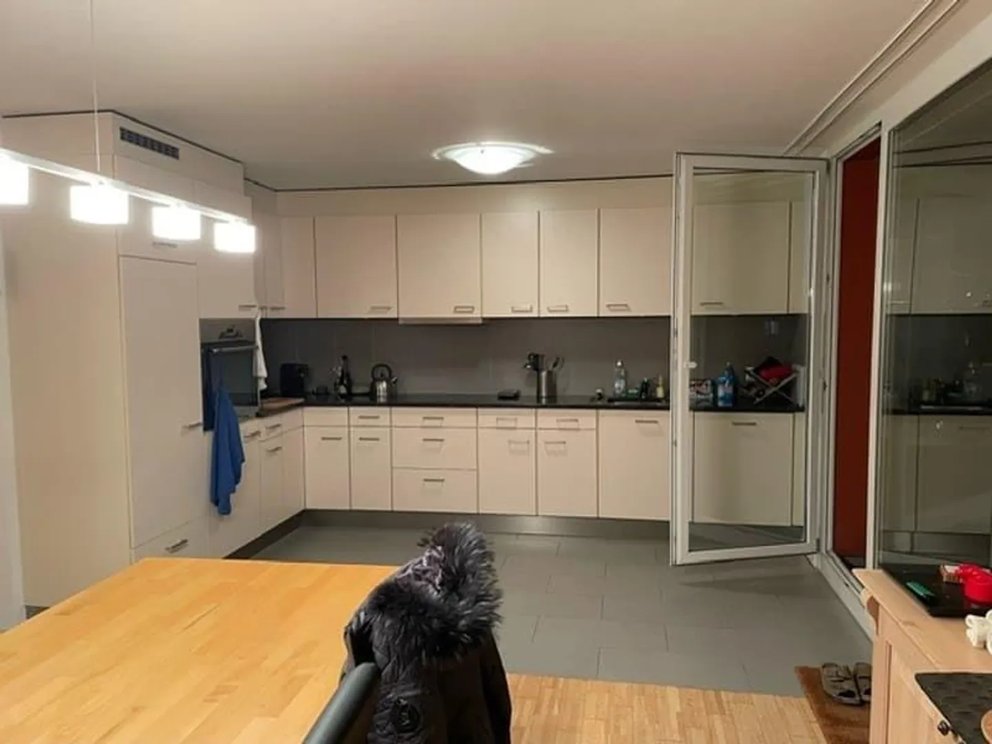 4.5-room penthouse apartment with lake view - Photo 3 of 5